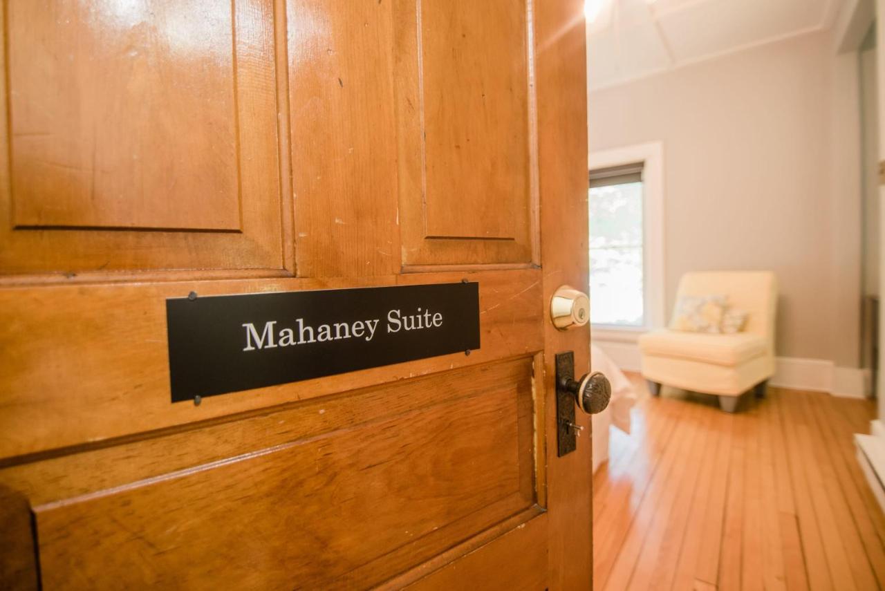 Mahaney Suite BW Boutique Hotel Central Lake Exterior photo